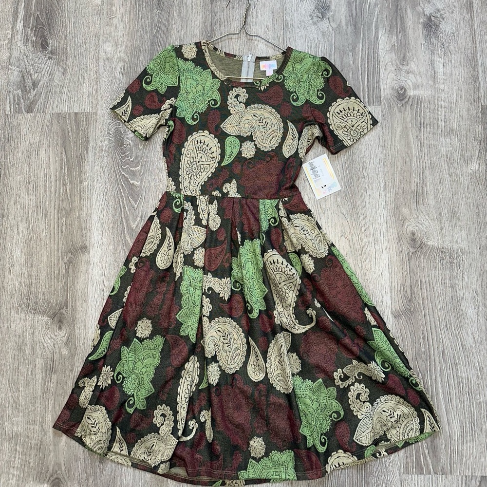 LuLaRoe paisley design A-line Dress with Short Sleeves and Crew Neck side pocket